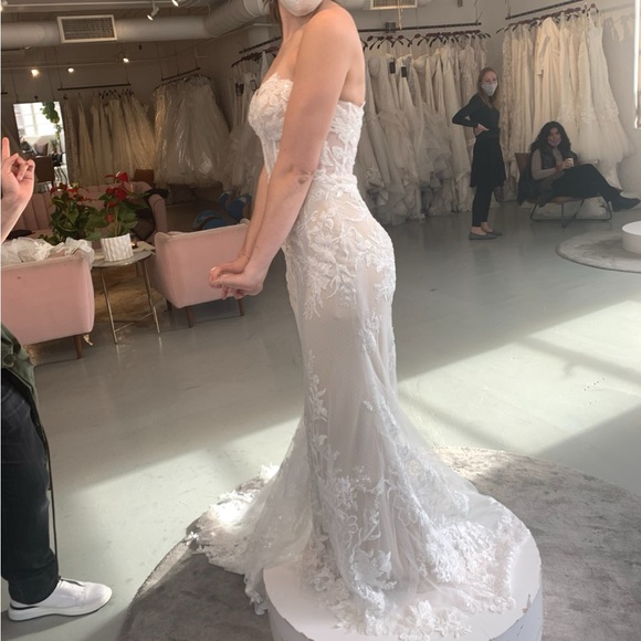 Wedding Dress-Never Worn - Picture 12 of 15